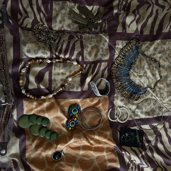 Clothing, shoes, and jewelry - Picture 5 of 16